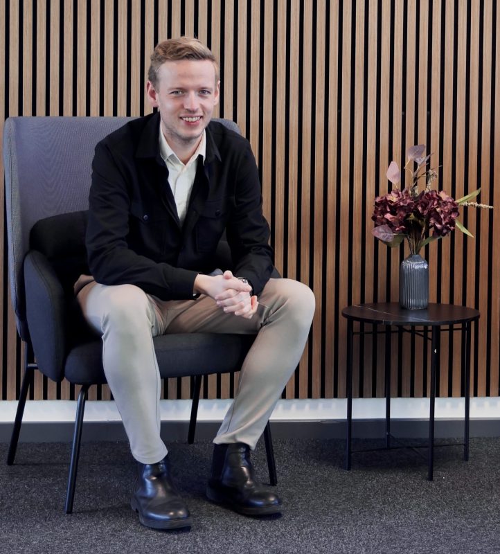 Mathias siddende Mathias siddende